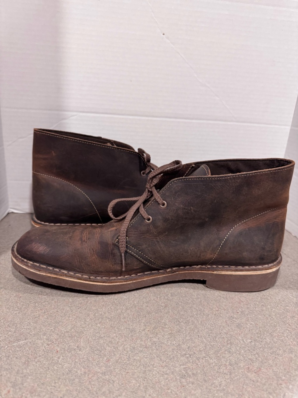 Clarks Bushacre II Brown Leather Lace-Up Chukka Boots in Beeswax Leather
